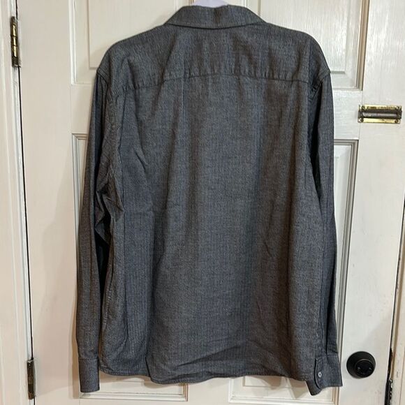NWOT UNTUCKit Gray subtle herringbone print Button-Up Shirt size xl - Picture 3 of 3